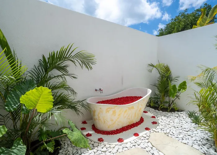 The Balangan - 2min To & 5min To Bali's Golf Hotel 4*